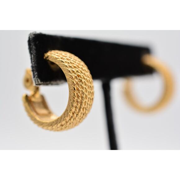 Monet Vintage Clip Earring Textured Hoops Brushed Gold Signed 1980s BinAB - Picture 4 of 12
